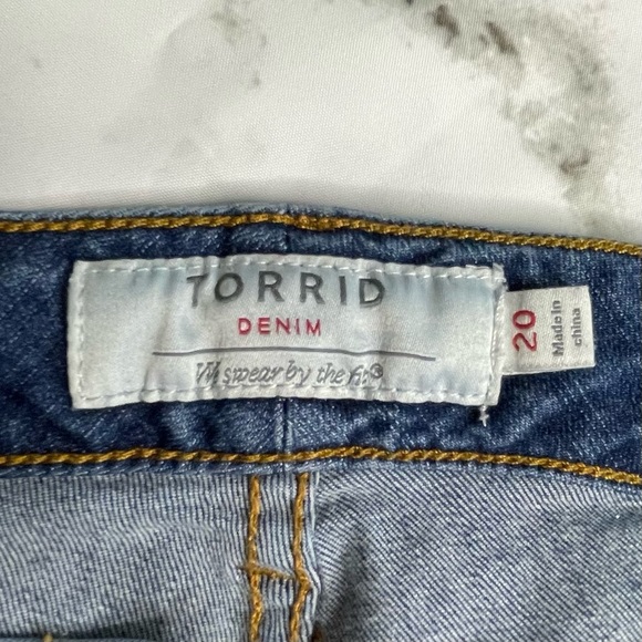 Torrid distressed denim shorts camo accents 20 - Picture 9 of 13